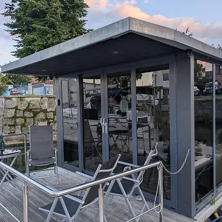 Hausboot Tommi Ruhig Im Hafen Nah An Der Altstadt Ferienhaus