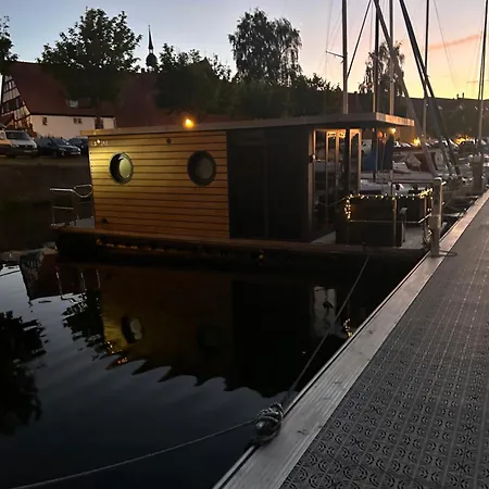 Hausboot Tommi Ruhig Im Hafen Nah An Der Altstadt * Stralsund