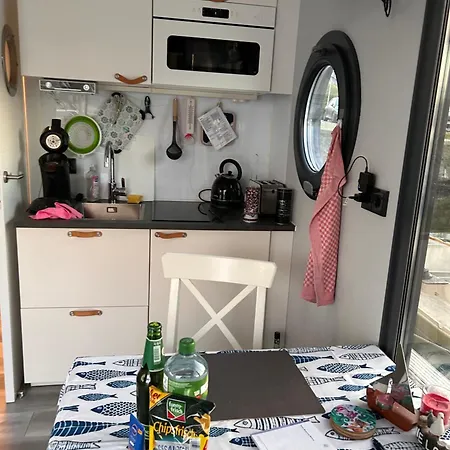 Hausboot Tommi Ruhig Im Hafen Nah An Der Altstadt Ferienhaus Stralsund