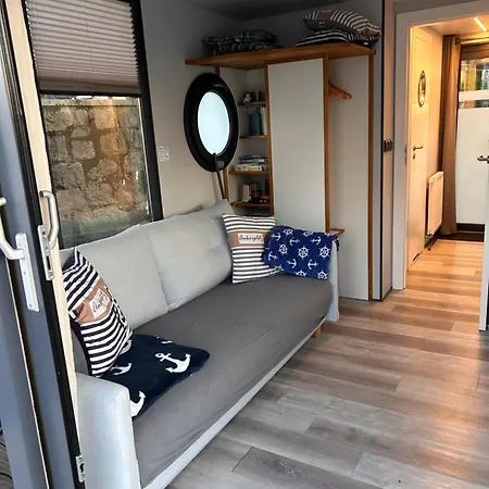 Ferienhaus Hausboot Tommi Ruhig Im Hafen Nah An Der Altstadt Stralsund