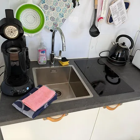 Ferienhaus Hausboot Tommi Ruhig Im Hafen Nah An Der Altstadt Stralsund