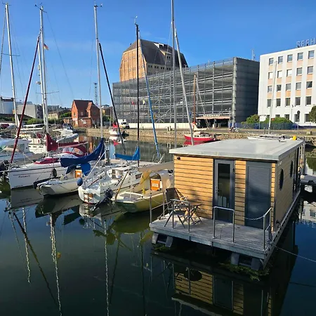 Ferienhaus Hausboot Tommi Ruhig Im Hafen Nah An Der Altstadt