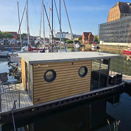 Hausboot Tommi Ruhig Im Hafen Nah An Der Altstadt